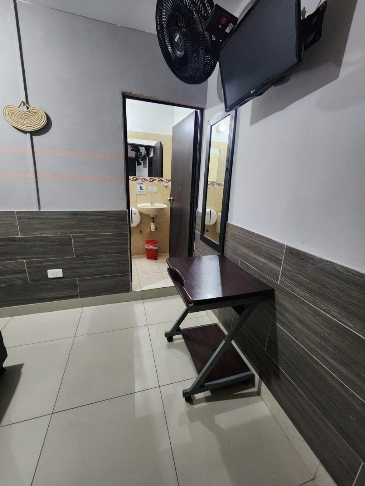 Hotel Medellin Calasanz Zewnętrze zdjęcie